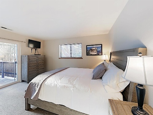 Group Getaways Holiday Home 4030 image 16