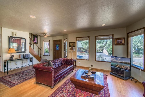 Group Getaways Holiday Home 4030 image 5